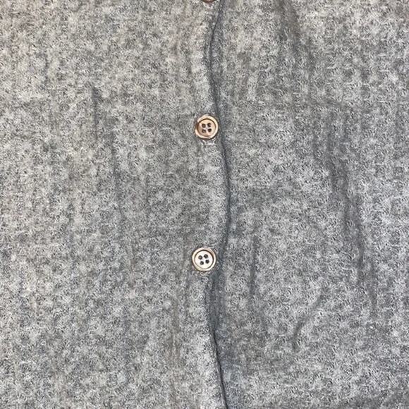 Socialite Women's Cropped Cardigan Sweater Small Grey NWT V-Neck Long Sleeve - Picture 6 of 8